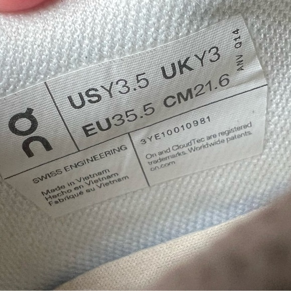 Kids On The Roger Pro Shoes Sz 3.5Y Big Kid School Basketball Sneaker On Clouds - Picture 13 of 14